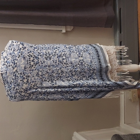 J JILL Blue and White Floral Side Fringed Shawl/Poncho - Picture 9 of 11